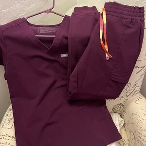 Figs scrubs DEEP PURPLE set xs/xs